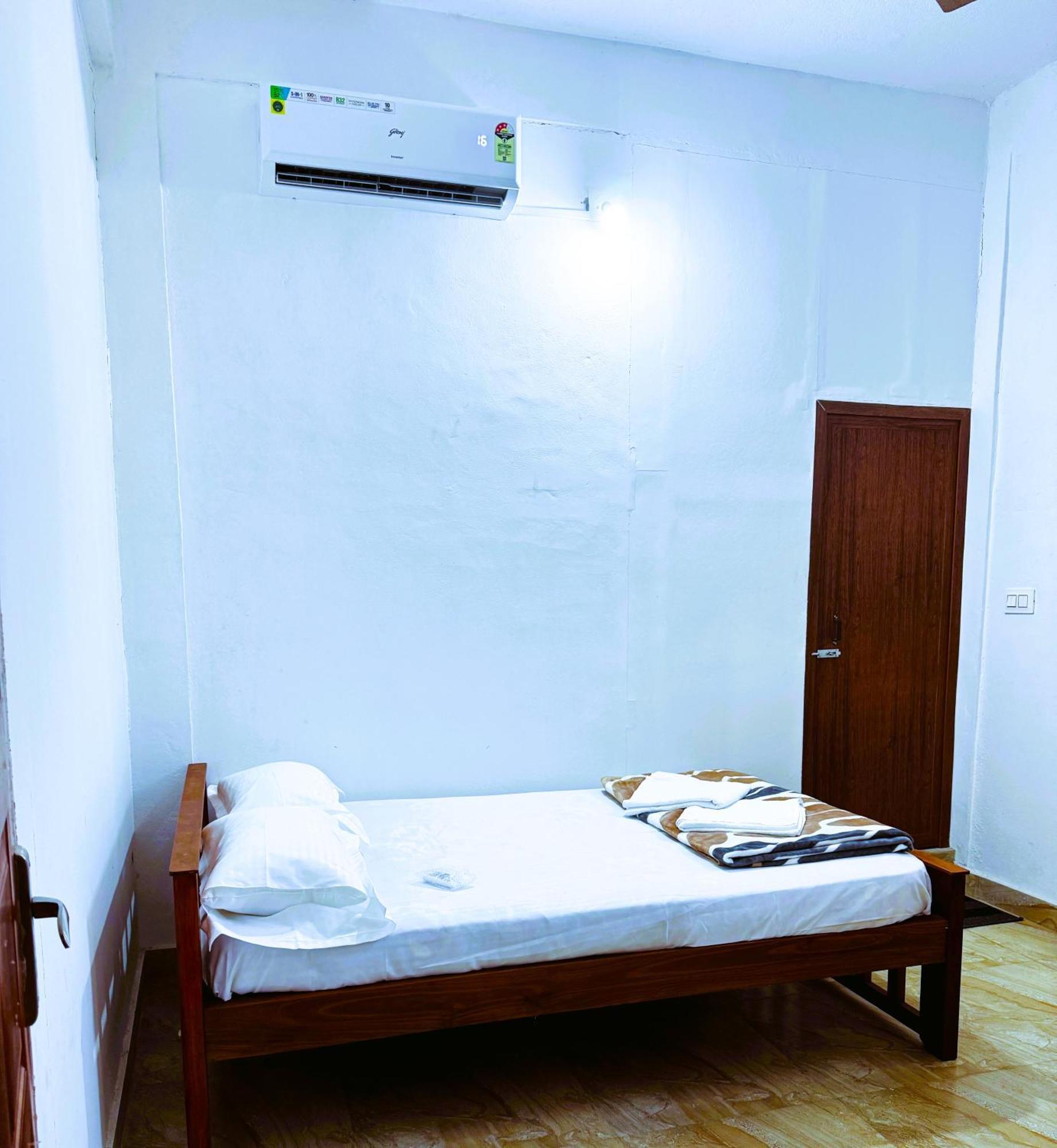 Vcs Apartments Parassinikadavu Parassinikkadavu 외부 사진
