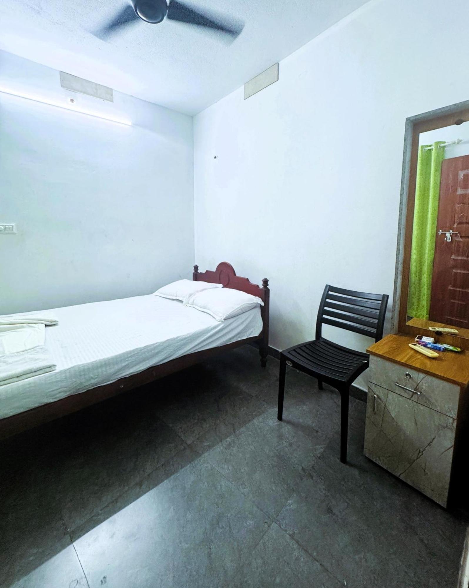 Vcs Apartments Parassinikadavu Parassinikkadavu 객실 사진